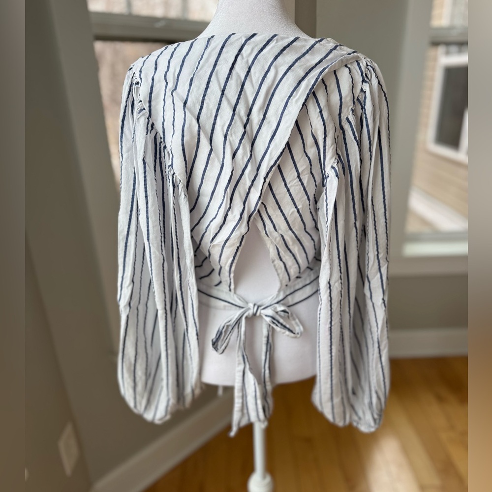 ZARA White Navy Blue Striped Tie Back V Neck Blouson Sleeve Cropped Blouse Sz L - Picture 7 of 10